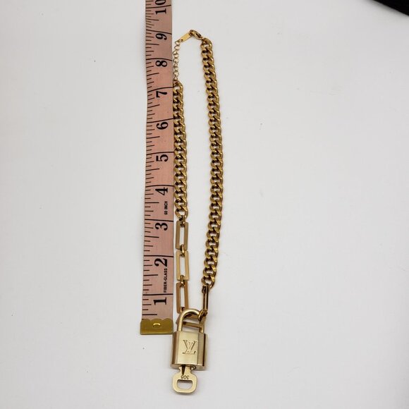 Louis Vuitton Gold Padlock W/ Unbranded Stainless Steel Gold Plated Chain - Picture 6 of 16